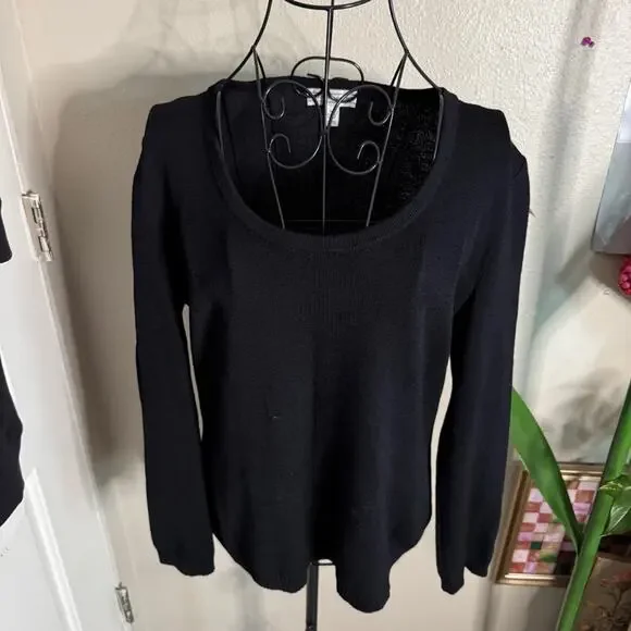 St. John Sport Round Neck Long Sleeve Knit Top sz M - Picture 2 of 9